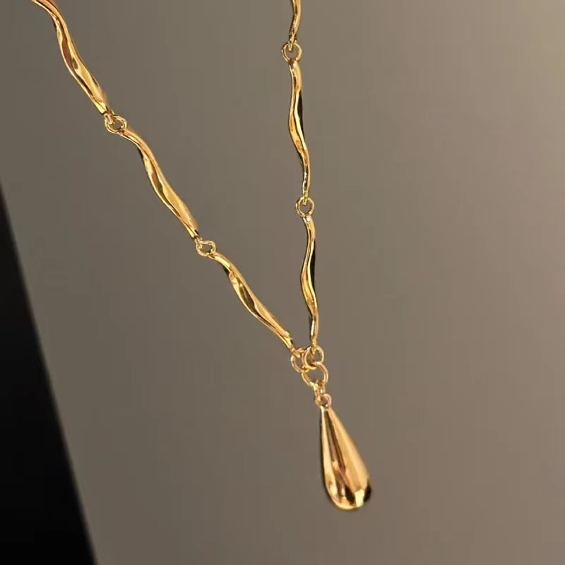 New in Vintage Glossy Water Droplet Necklaces Light Luxury Laziness High Quality Irregular Tassel Collar Chain Fine Jewelry