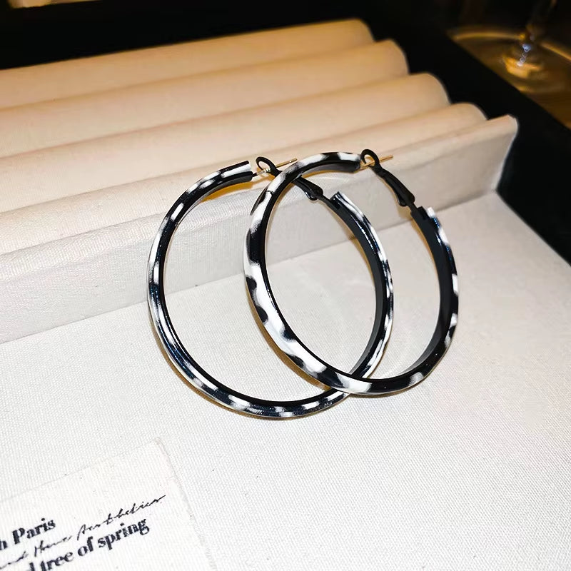 New Vintage Black White Leopard Big Hoop Earrings for Women Simple Jewelry round Brincos