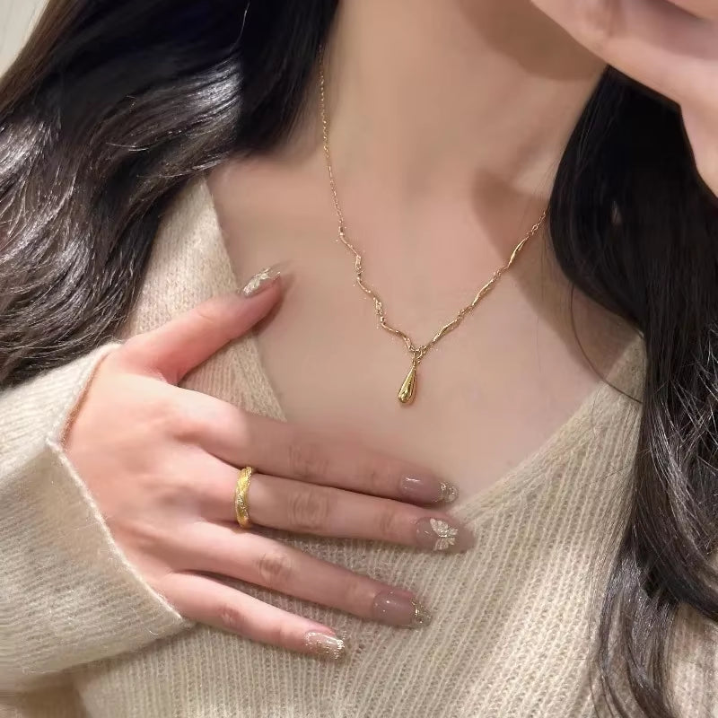 New in Vintage Glossy Water Droplet Necklaces Light Luxury Laziness High Quality Irregular Tassel Collar Chain Fine Jewelry